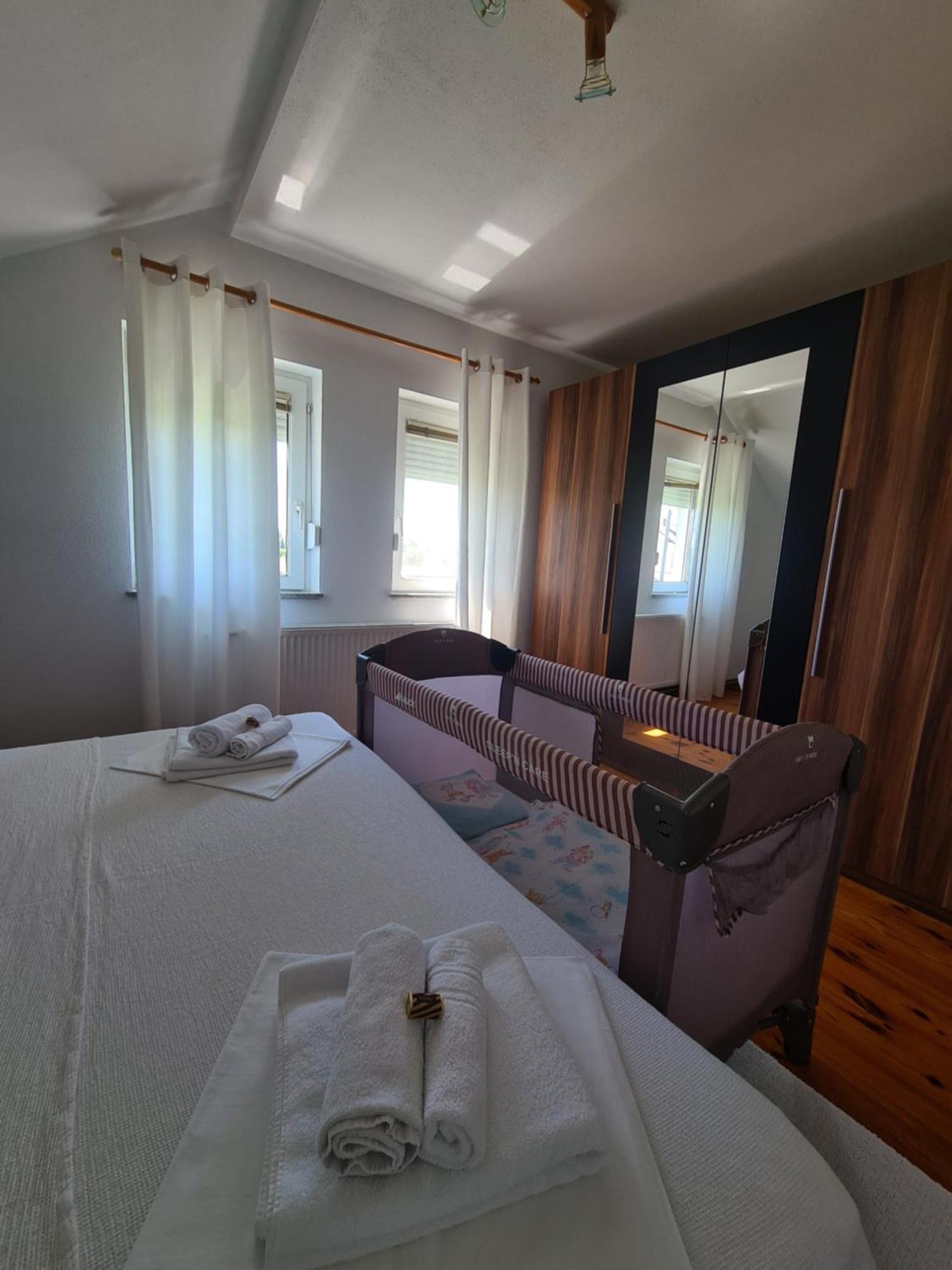 Jugi Apartment *